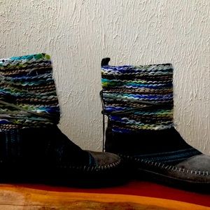 TOMS Nepal Knit Warm Suede Boots. Size 6 1/2.